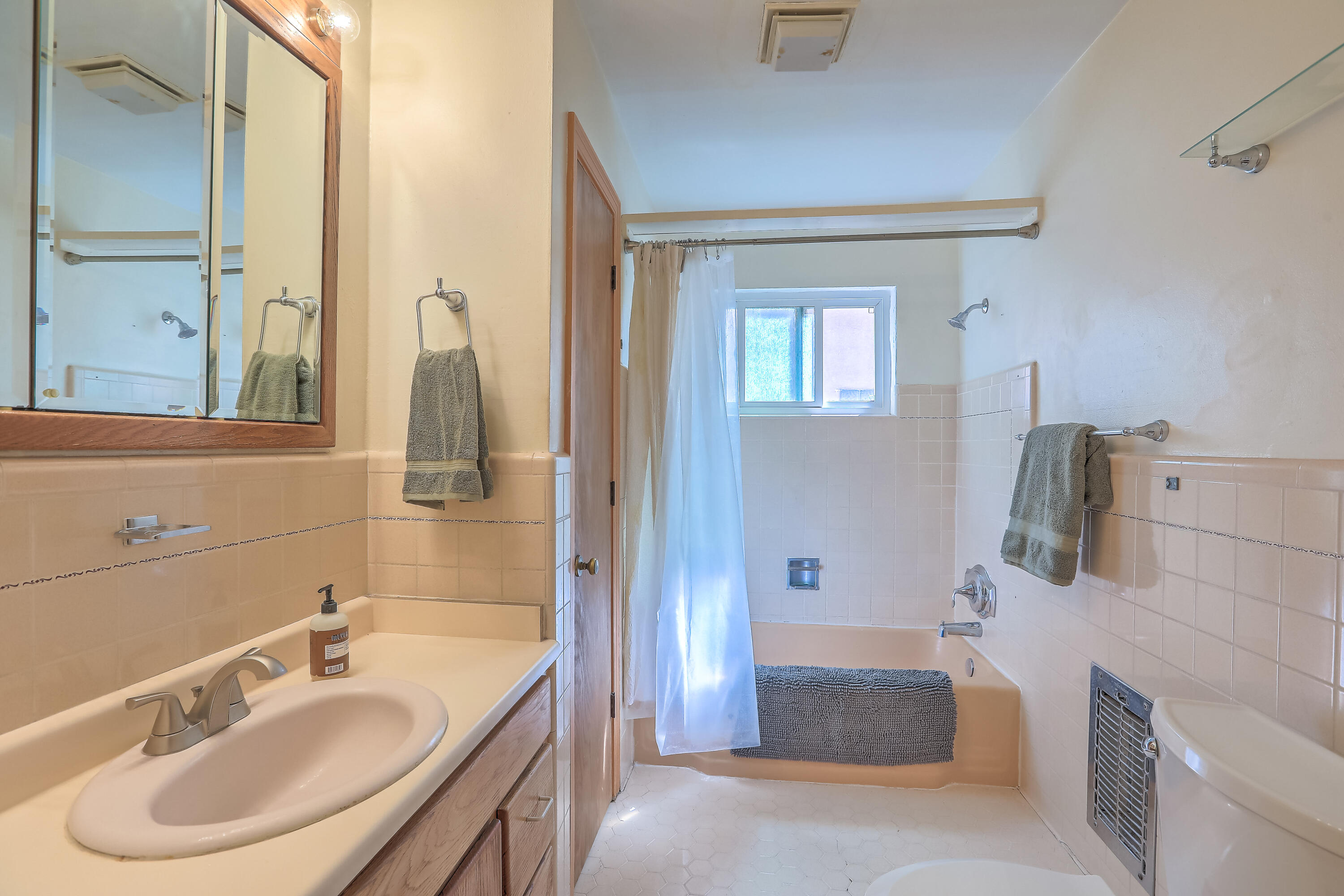 707 Richmond Drive SE