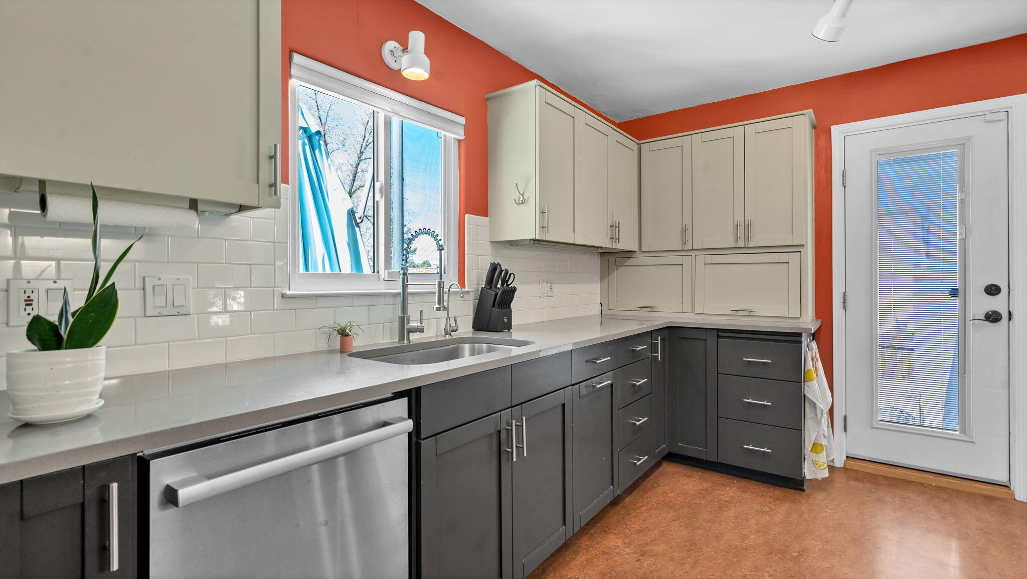 707 Richmond Drive SE