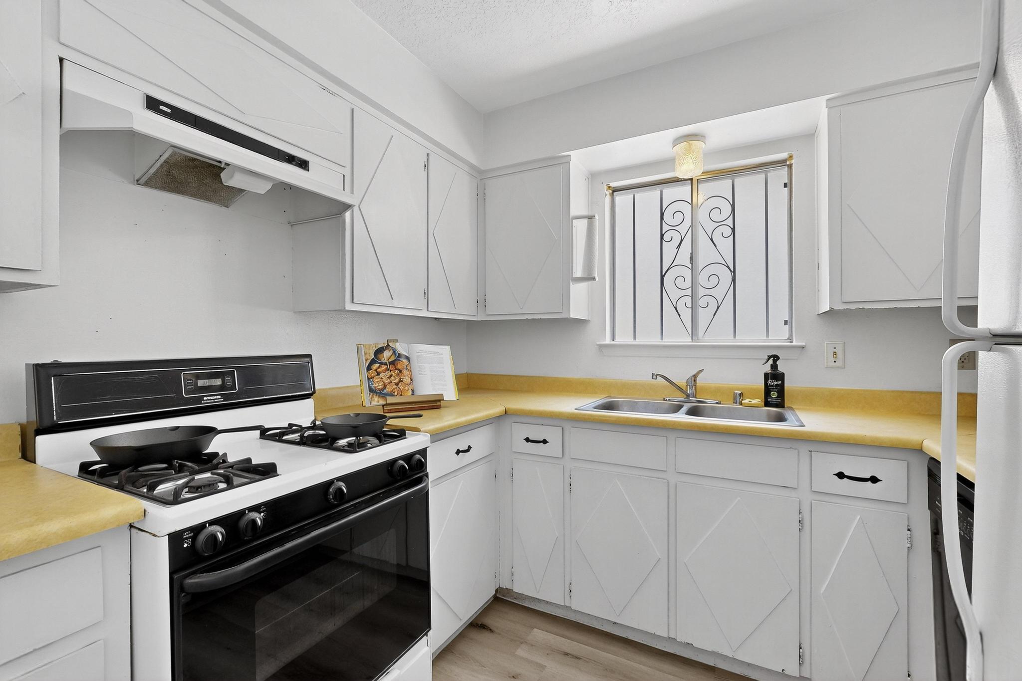 6407 Mendius Avenue NE