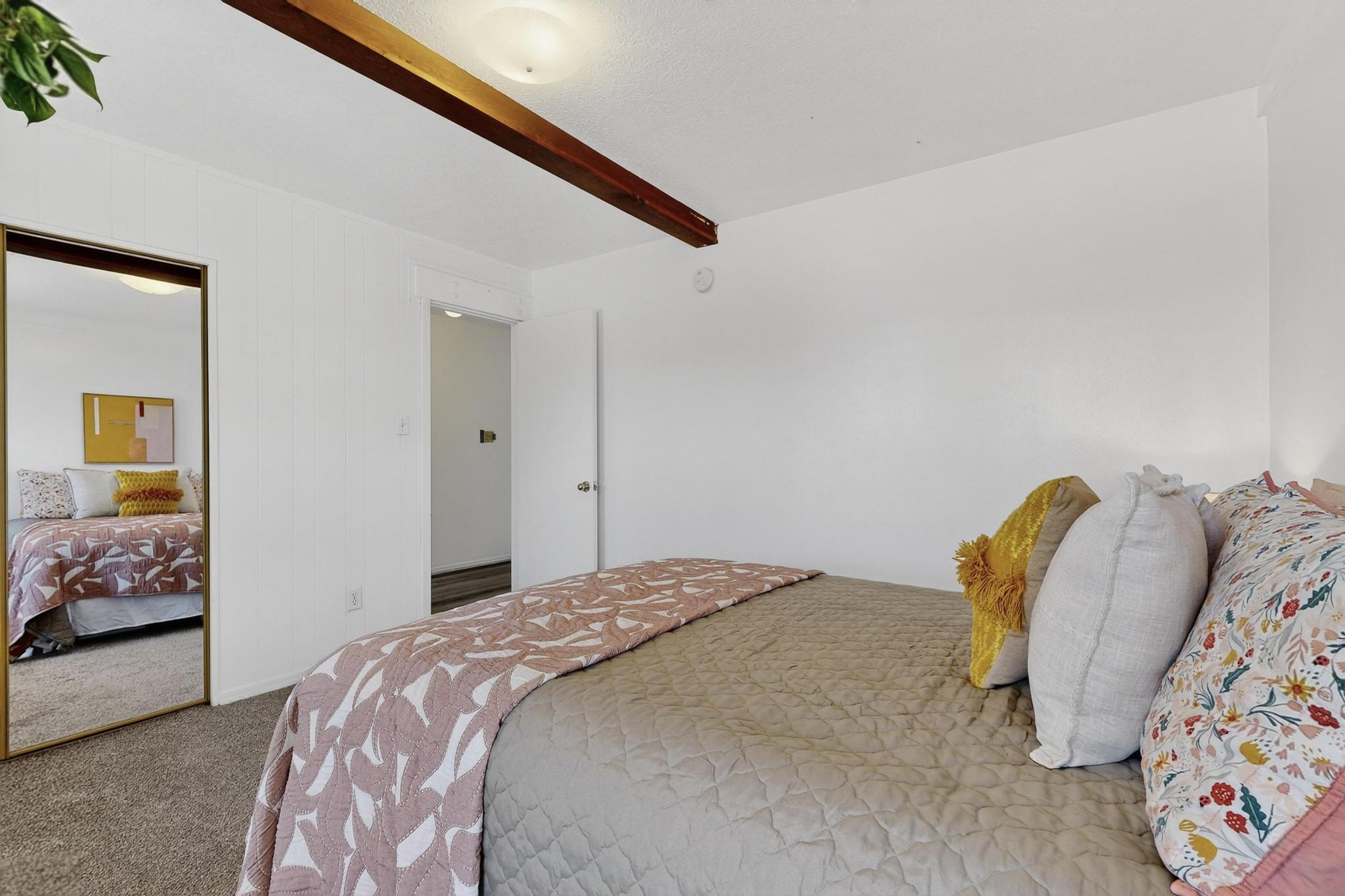 6407 Mendius Avenue NE