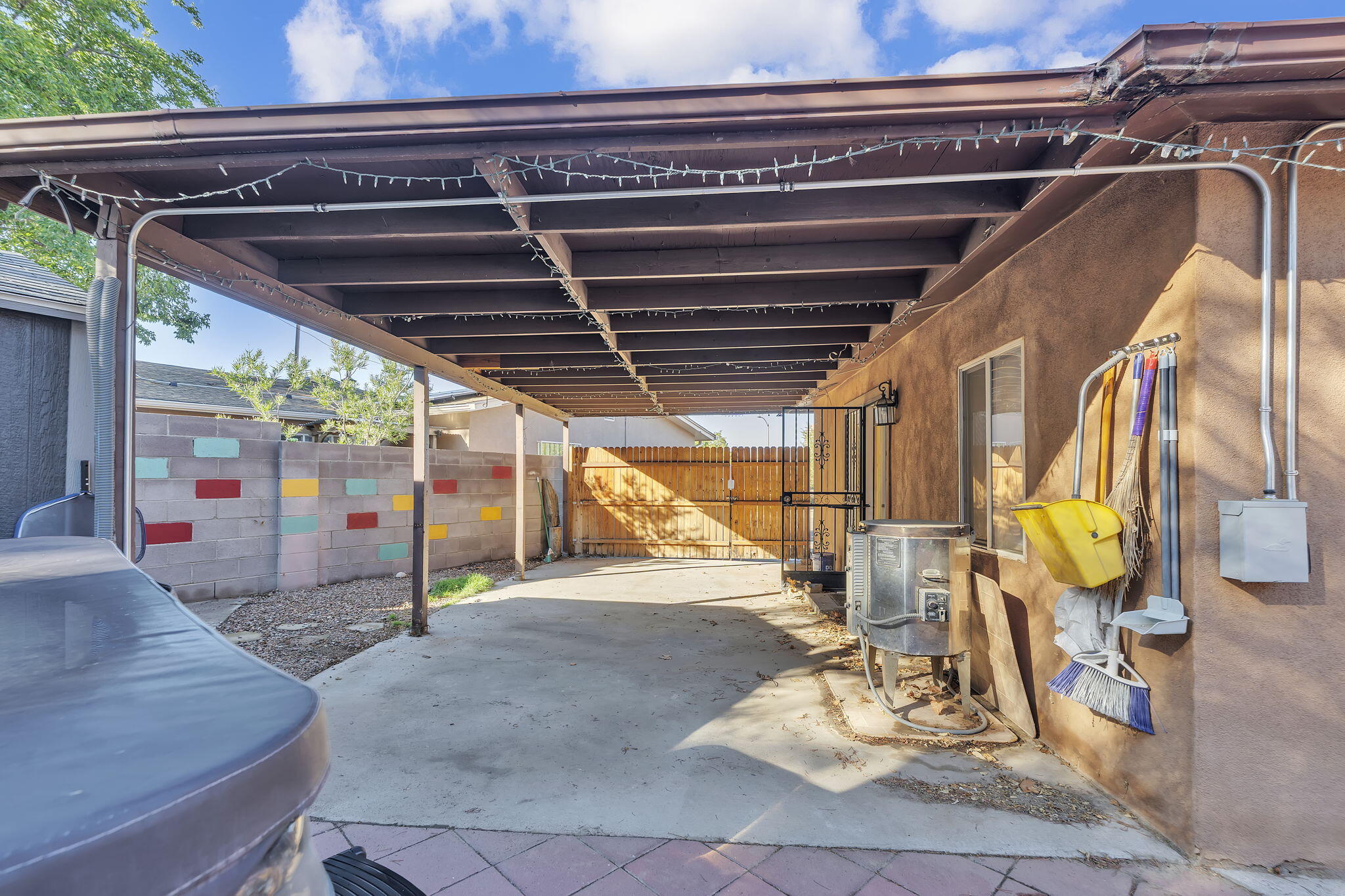 712 Tranquilino Court NE