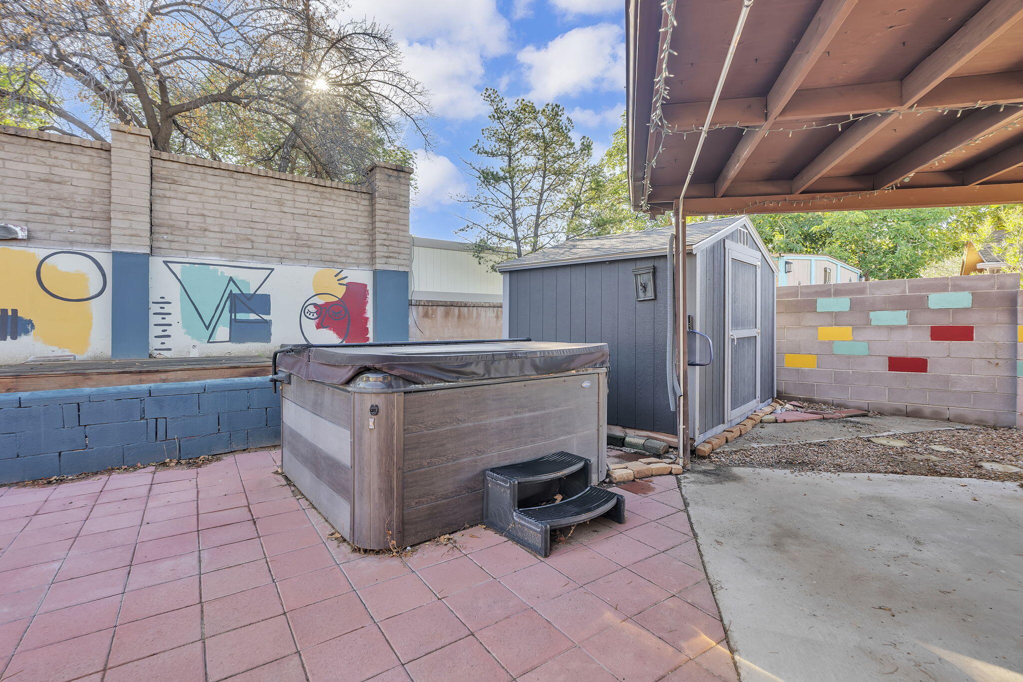 712 Tranquilino Court NE