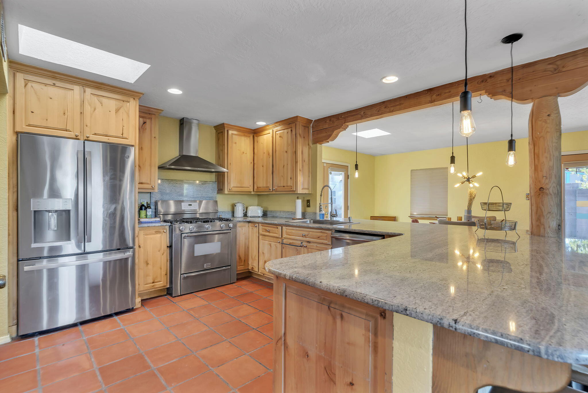 712 Tranquilino Court NE