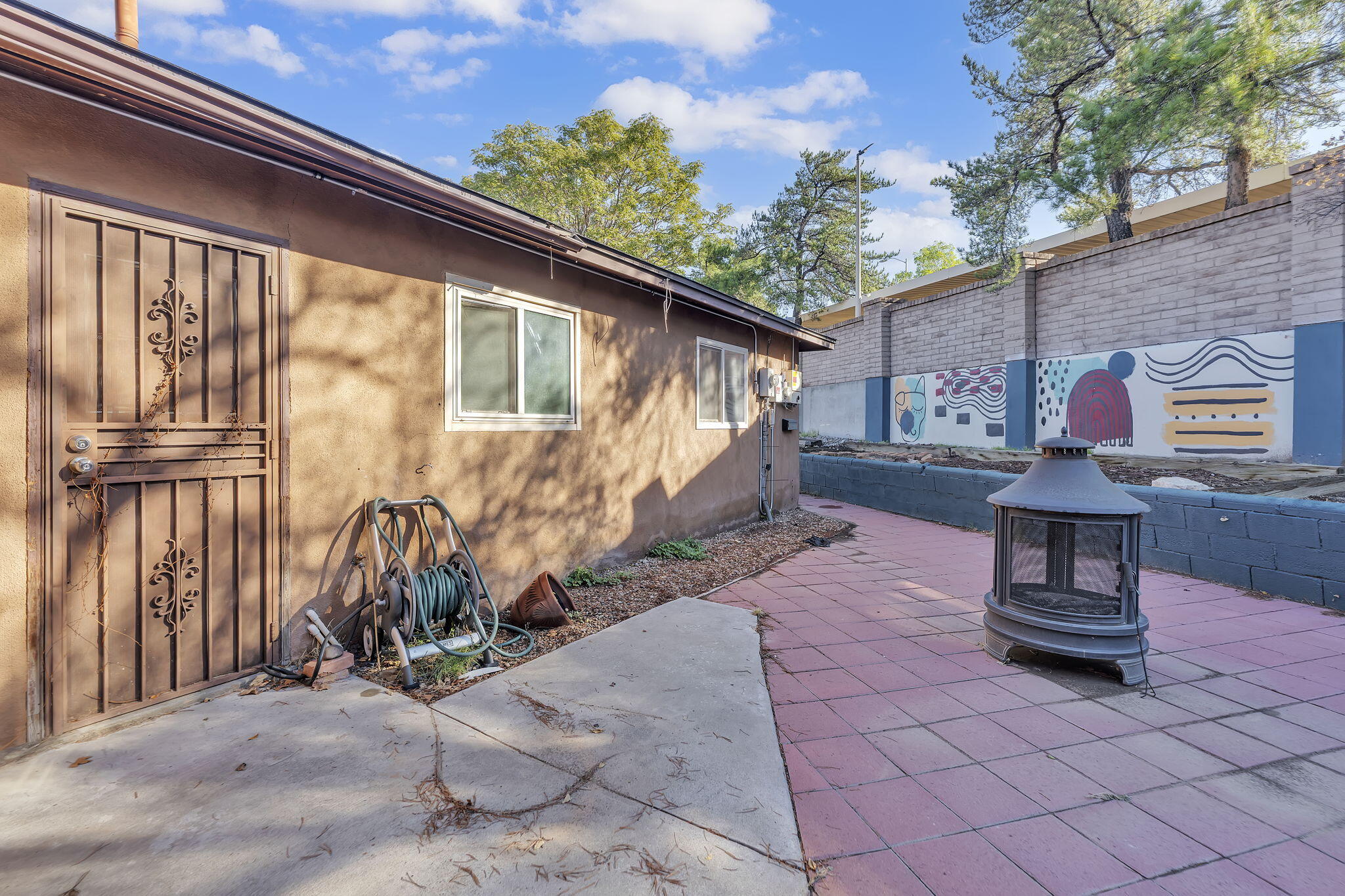 712 Tranquilino Court NE