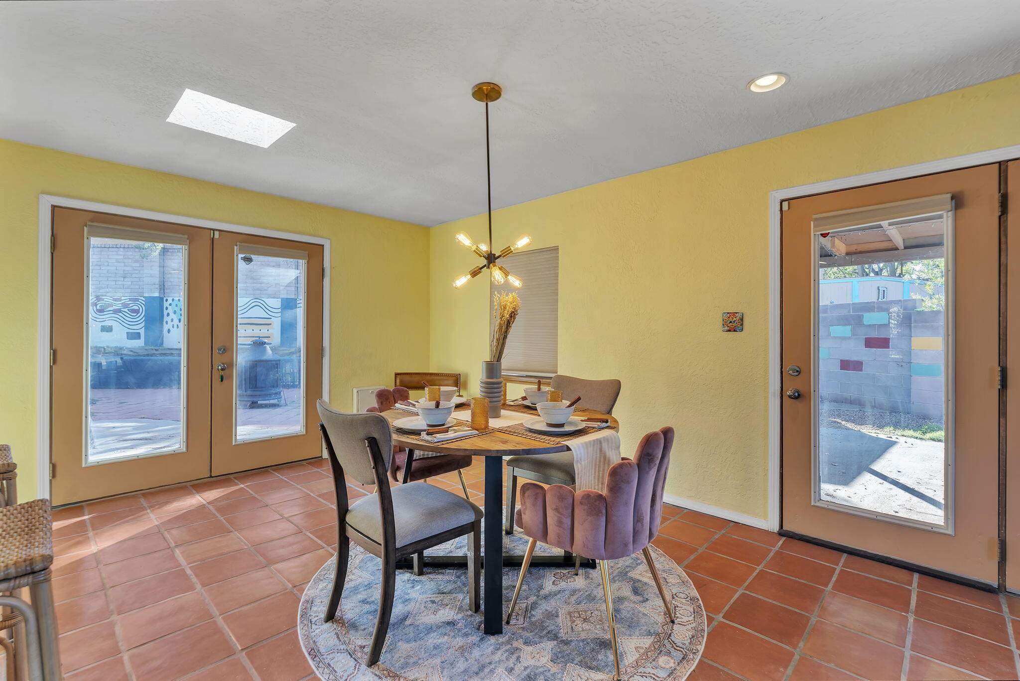 712 Tranquilino Court NE