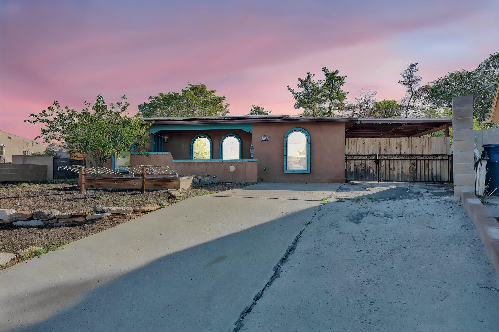 712 Tranquilino Court NE