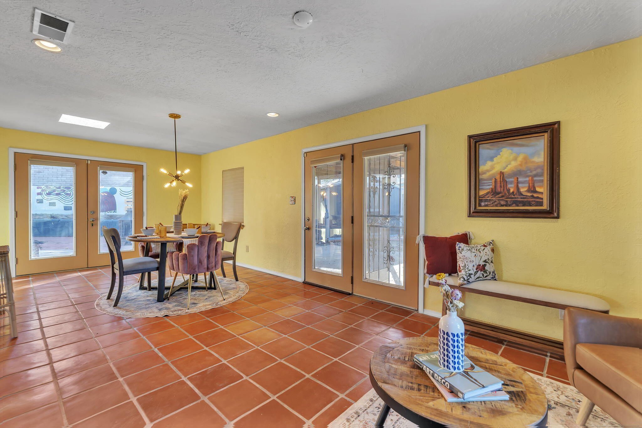 712 Tranquilino Court NE