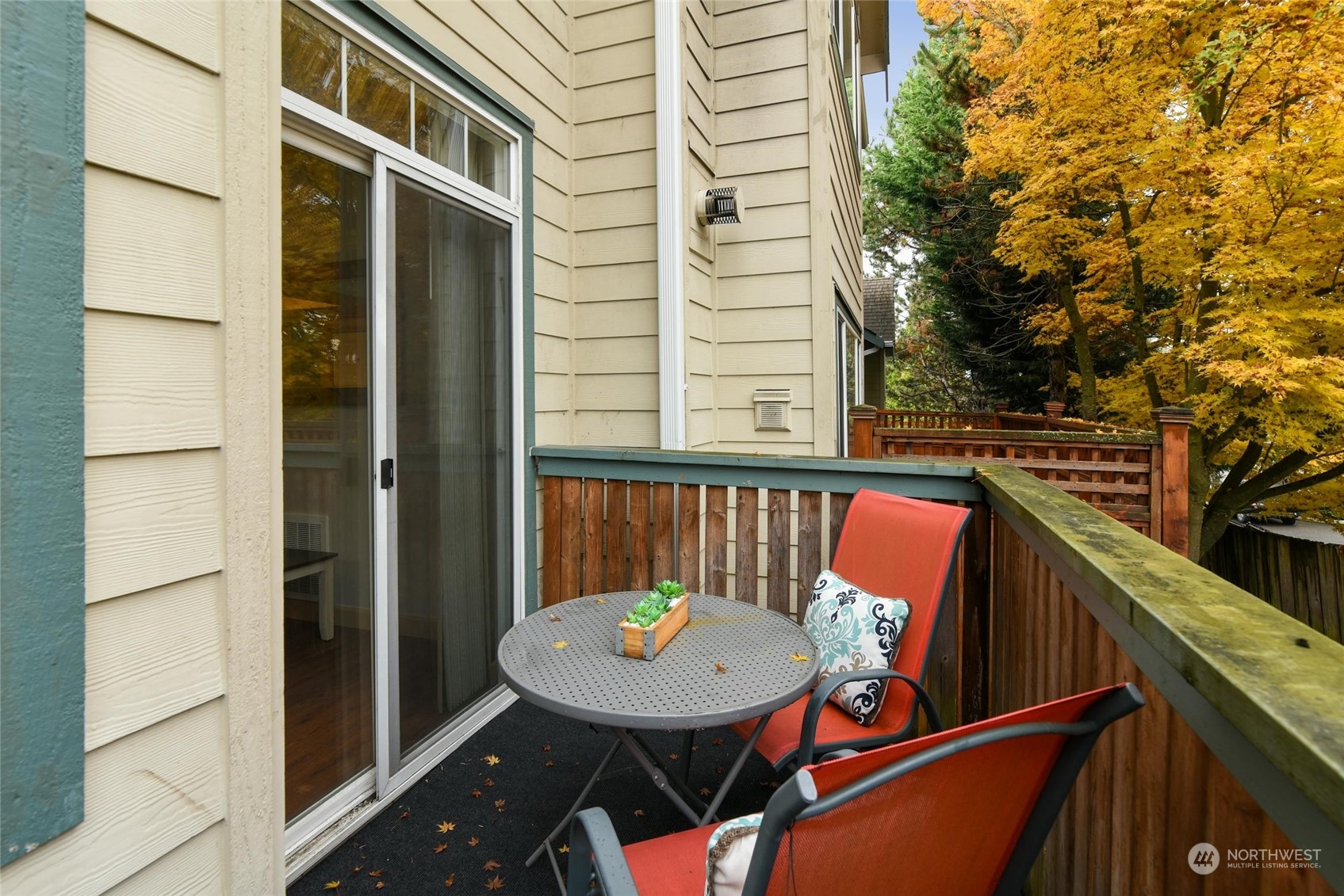 821 Sunset Boulevard NE Unit: E4