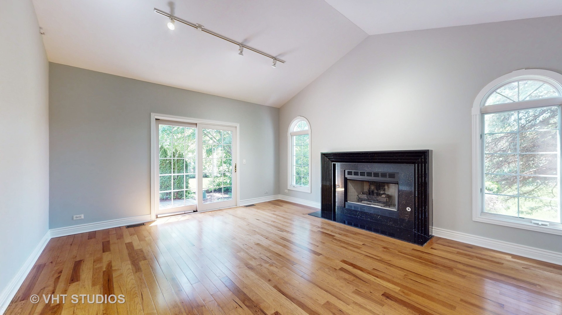 1116 Pine Oaks Circle