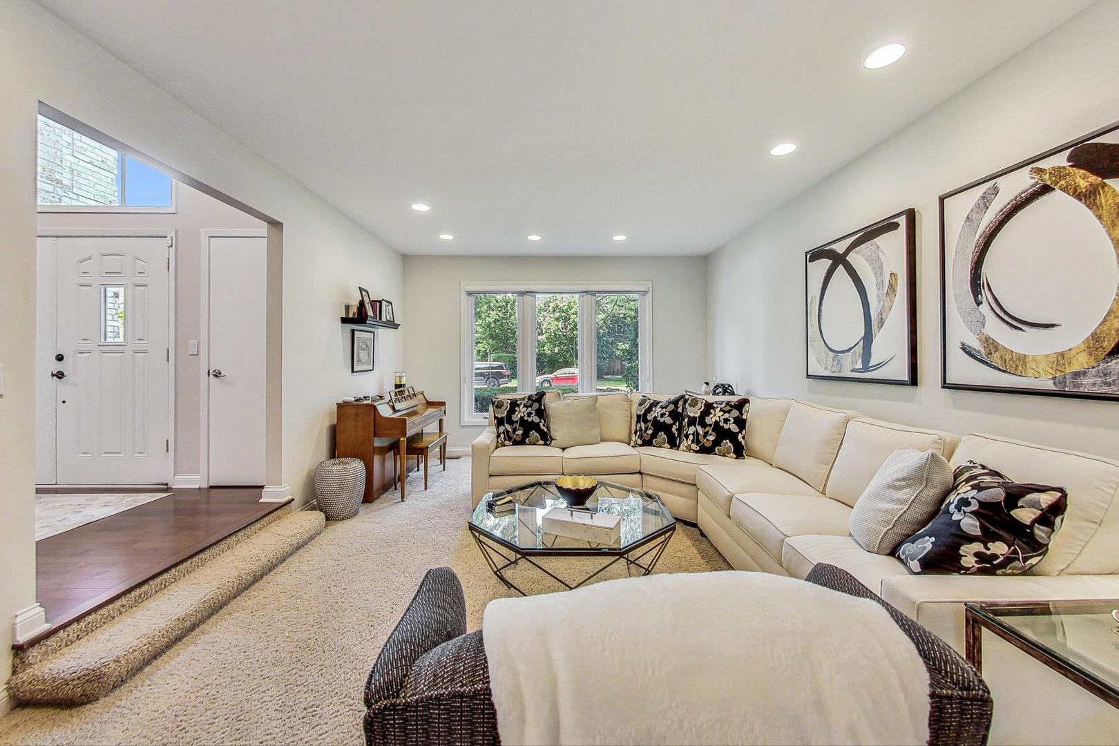 216 Thompson Boulevard