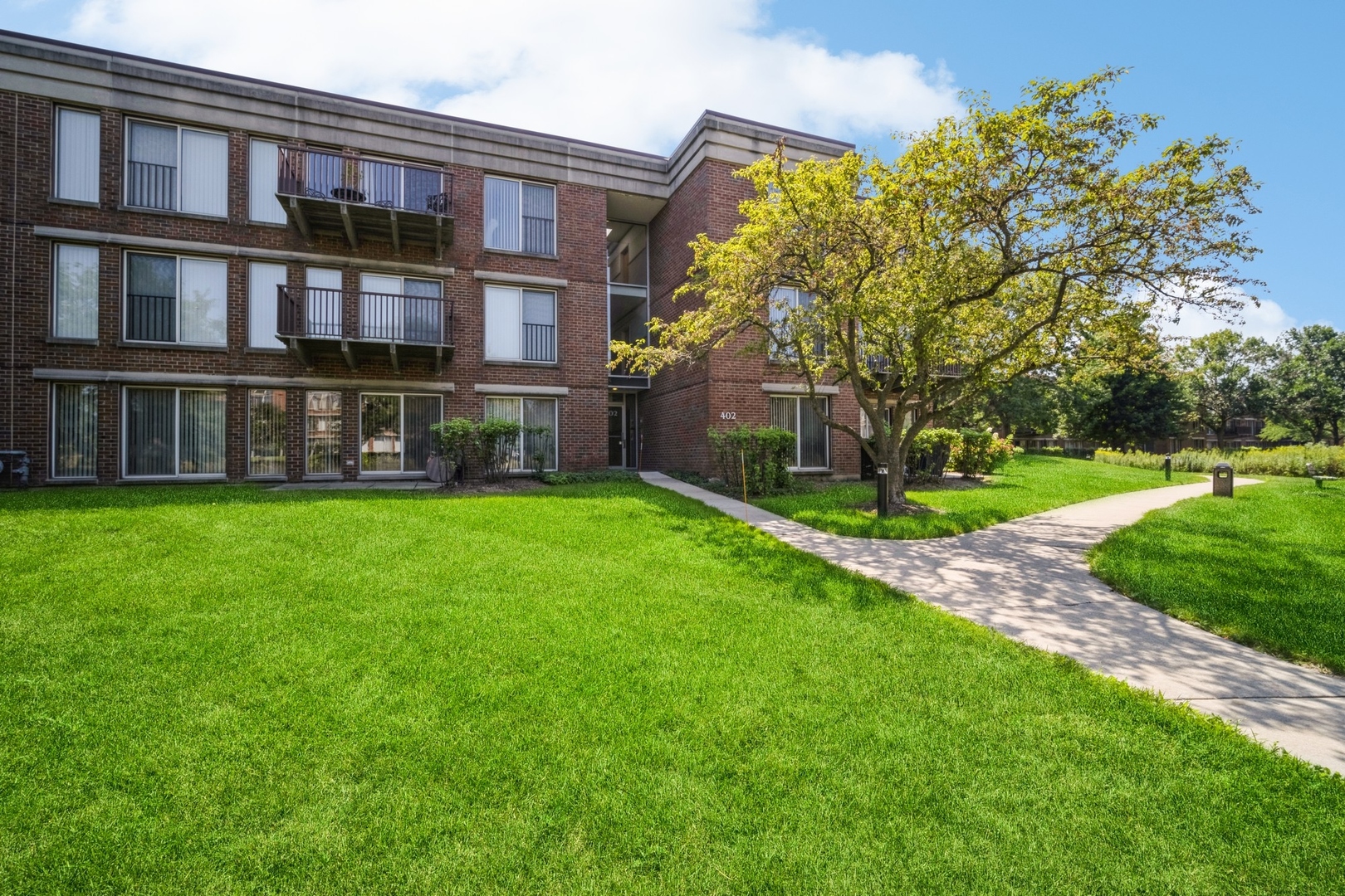 402 Kelburn Road Unit: 221