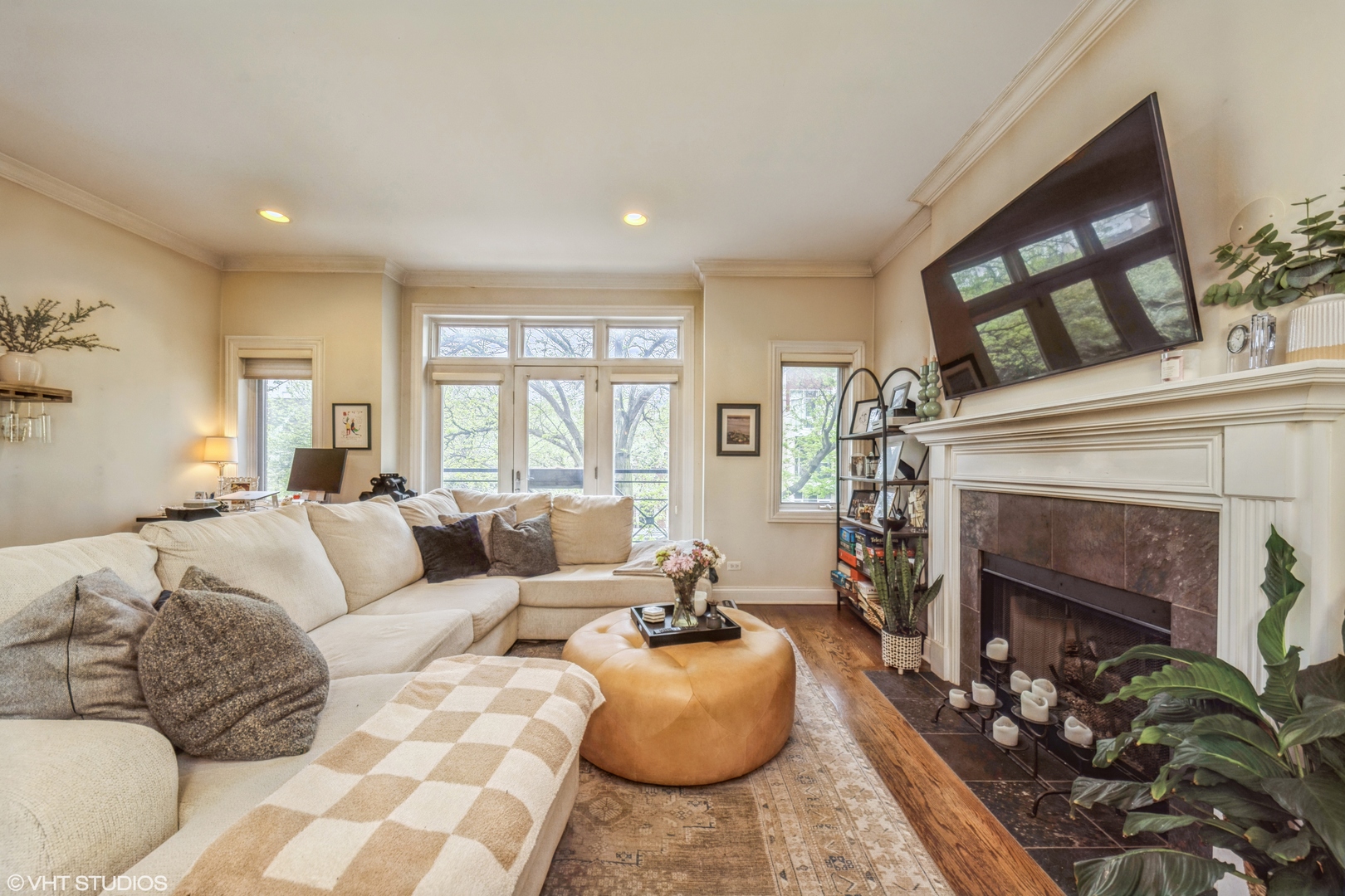 2733 N SOUTHPORT Avenue Unit: 2
