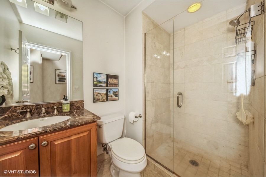 2733 N SOUTHPORT Avenue Unit: 2