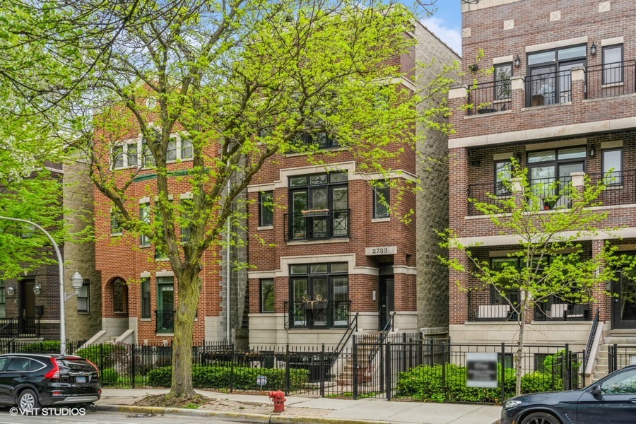 2733 N SOUTHPORT Avenue Unit: 2
