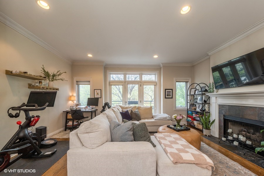 2733 N SOUTHPORT Avenue Unit: 2