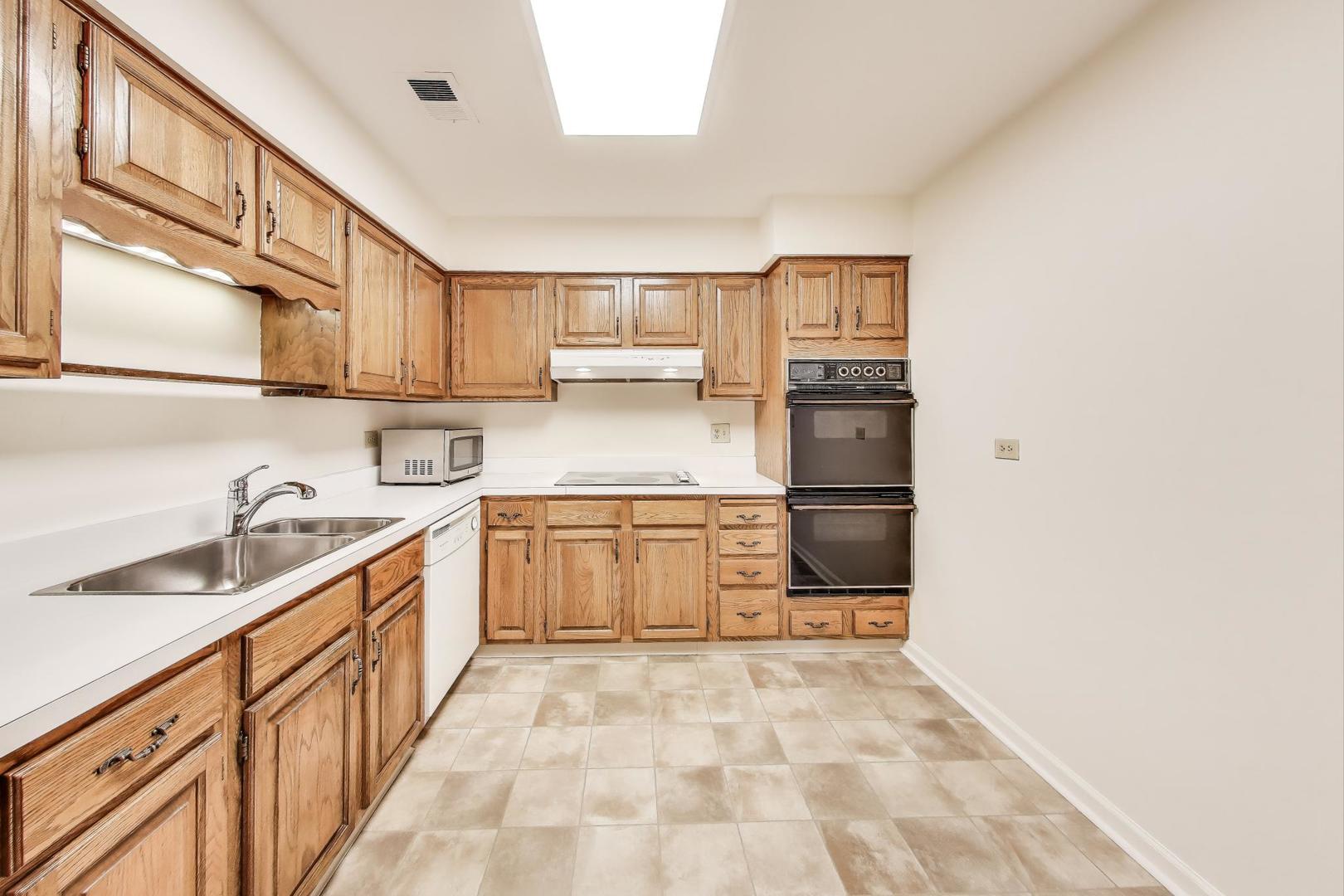 1601 Oakwood Avenue Unit: 406