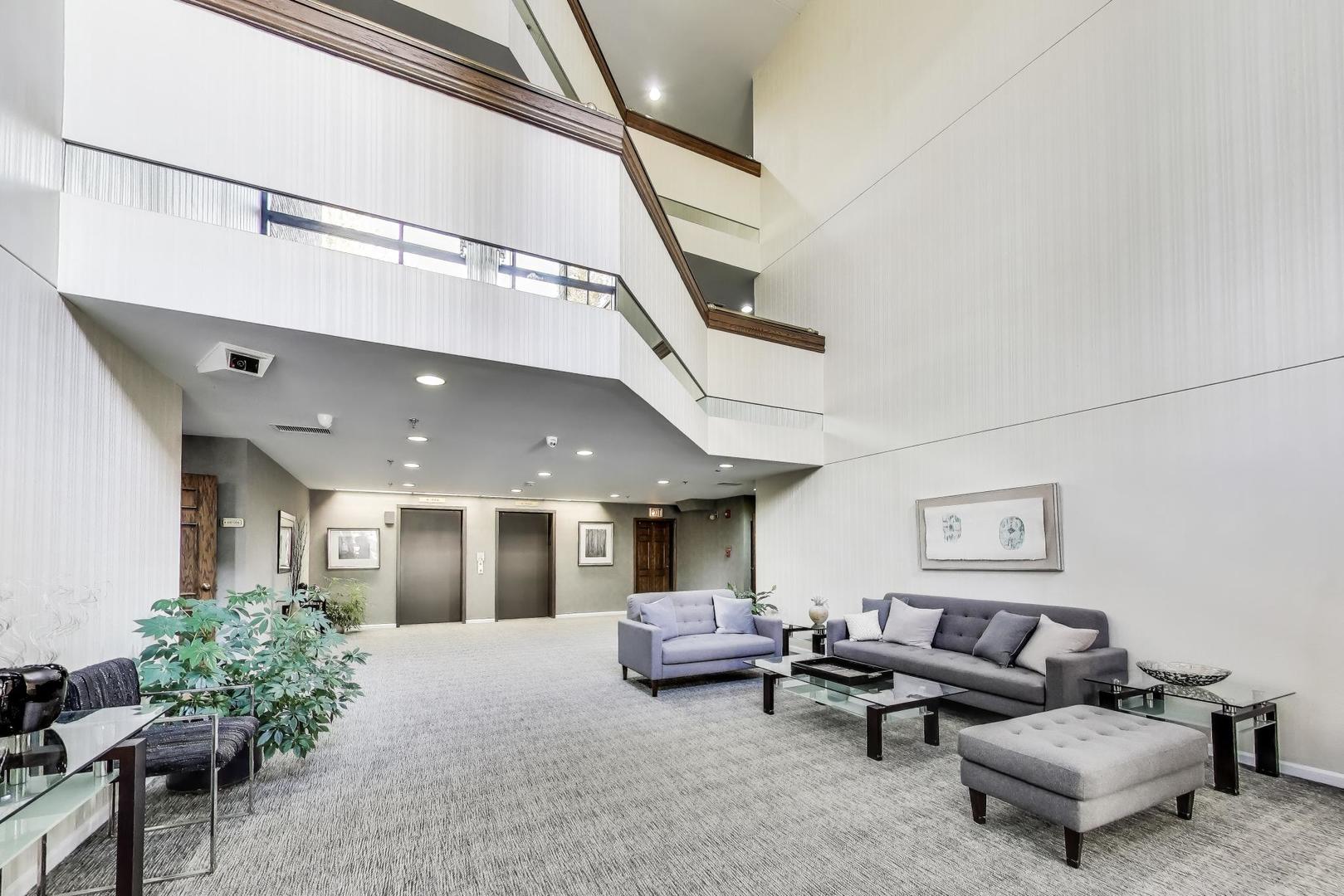 1601 Oakwood Avenue Unit: 406