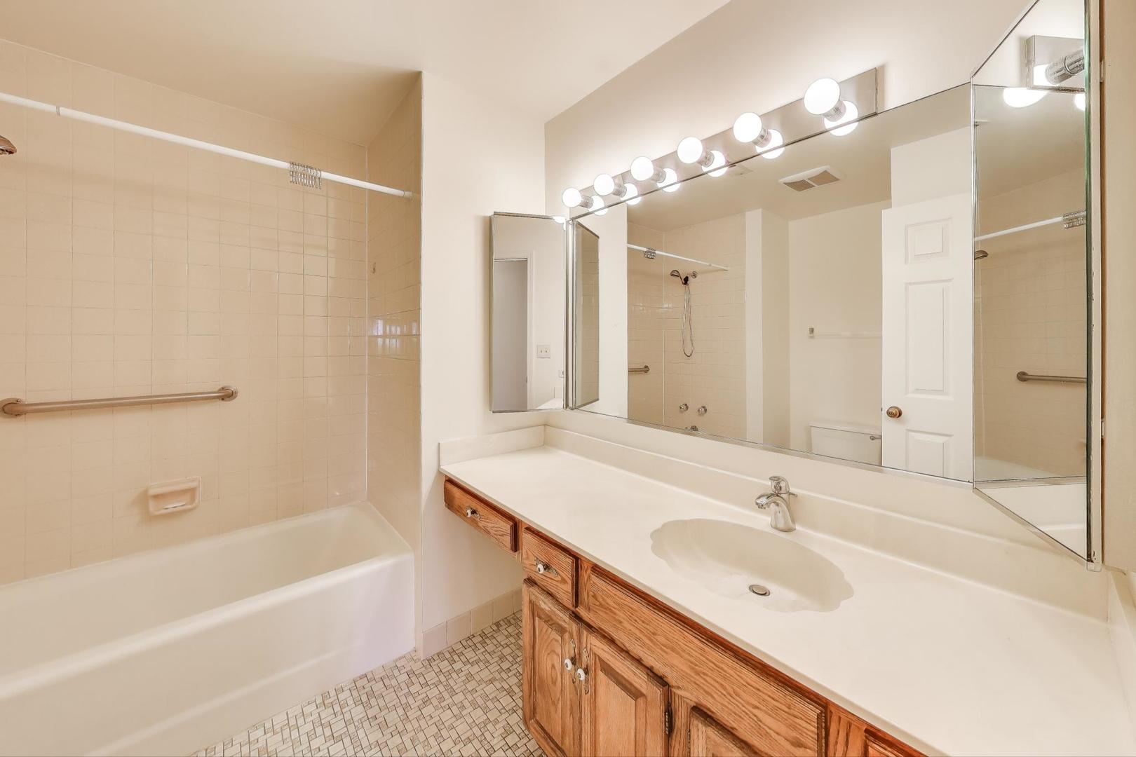 1601 Oakwood Avenue Unit: 406