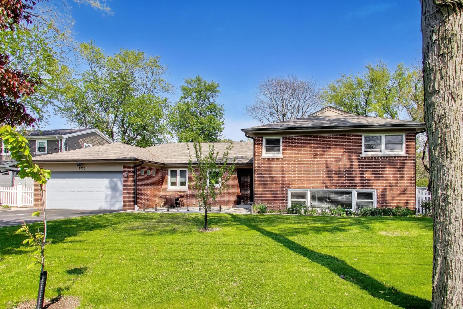 2725 Roslyn Lane