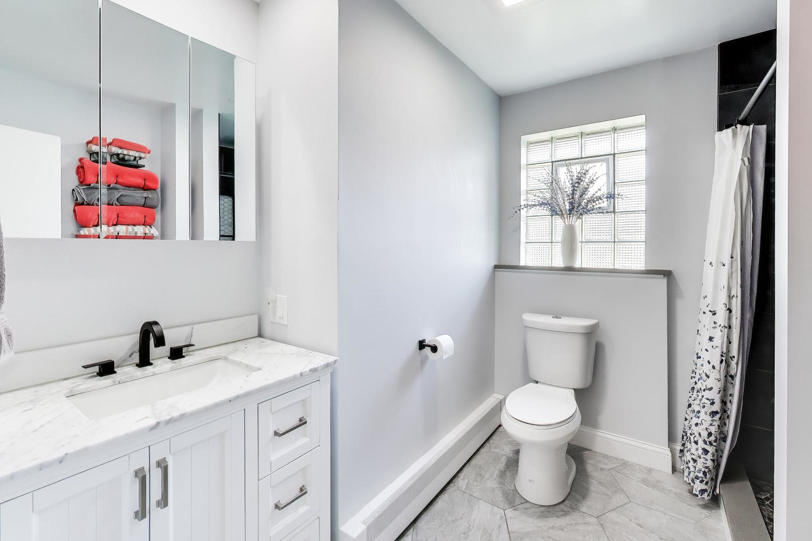 2725 Roslyn Lane