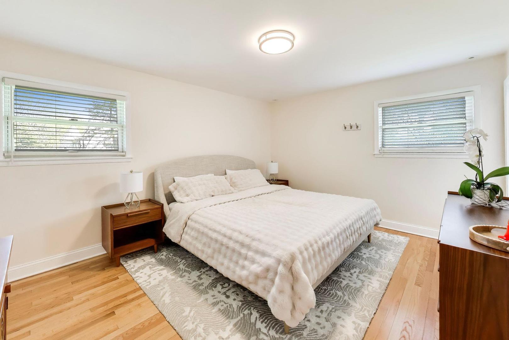 2725 Roslyn Lane