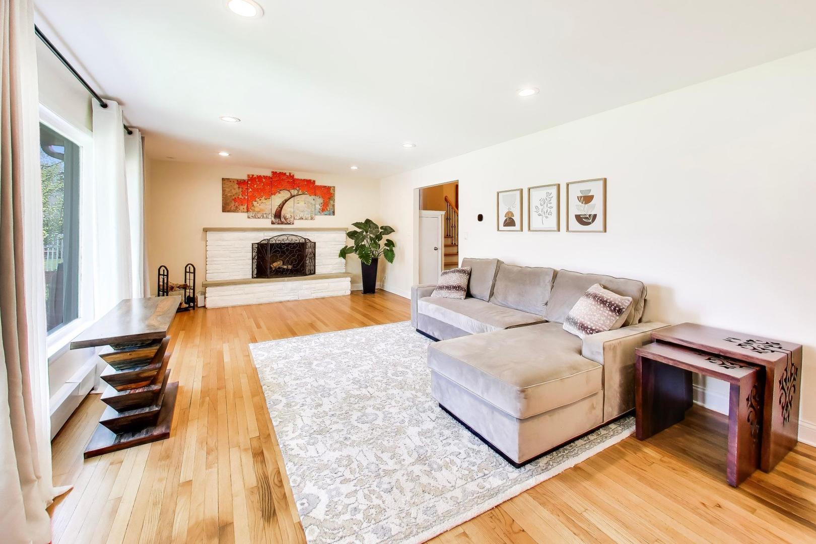 2725 Roslyn Lane