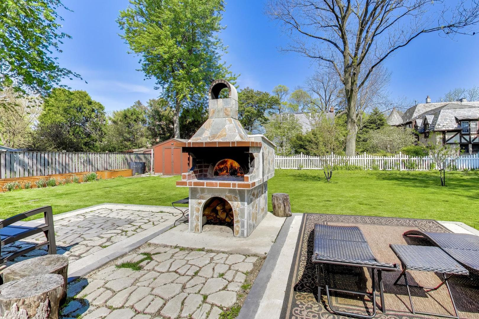 2725 Roslyn Lane