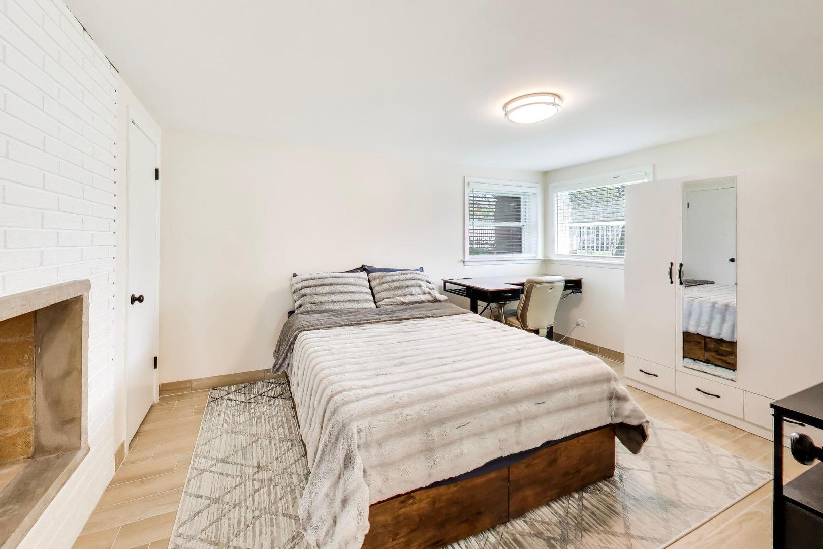 2725 Roslyn Lane