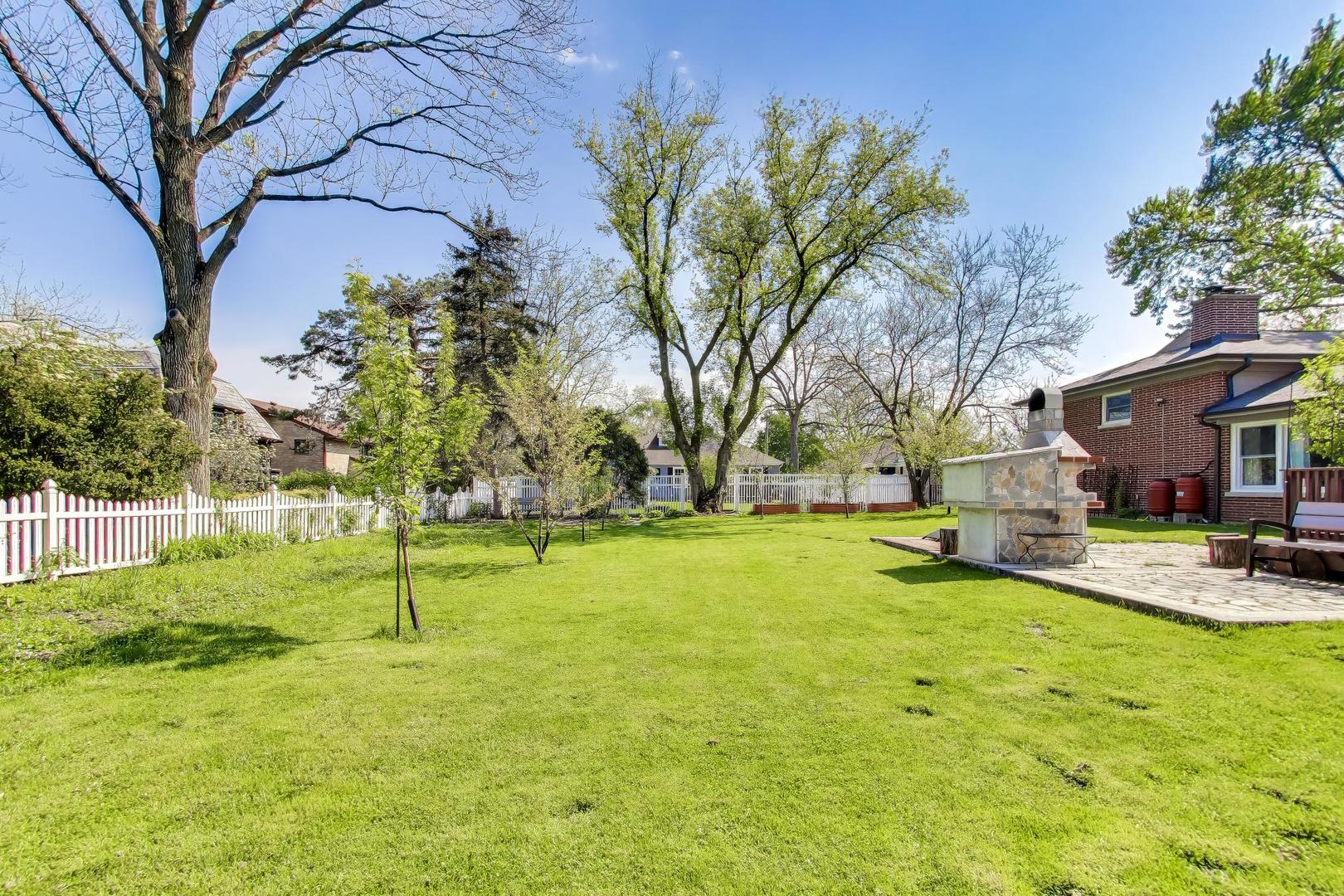 2725 Roslyn Lane
