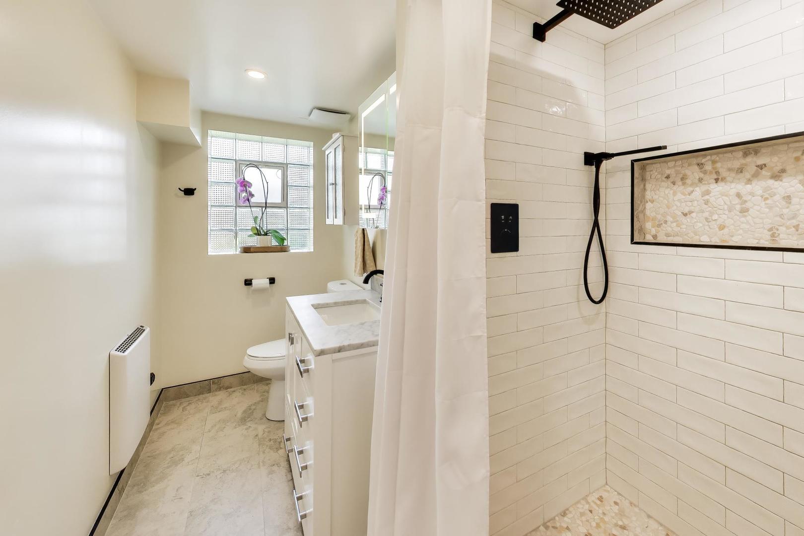 2725 Roslyn Lane