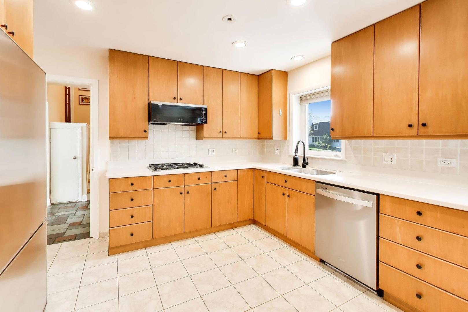 2725 Roslyn Lane