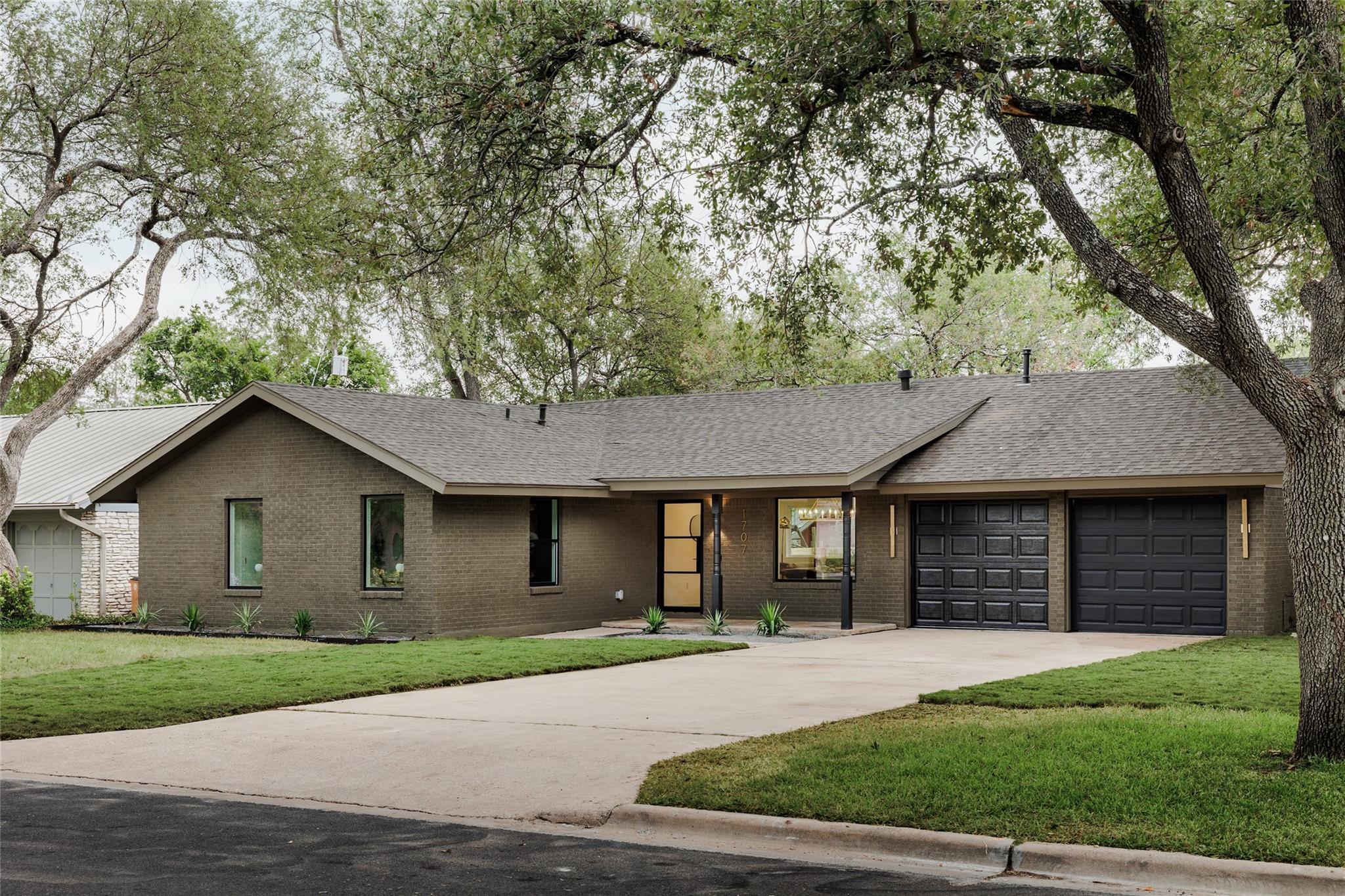 1707 Westmoor DR
