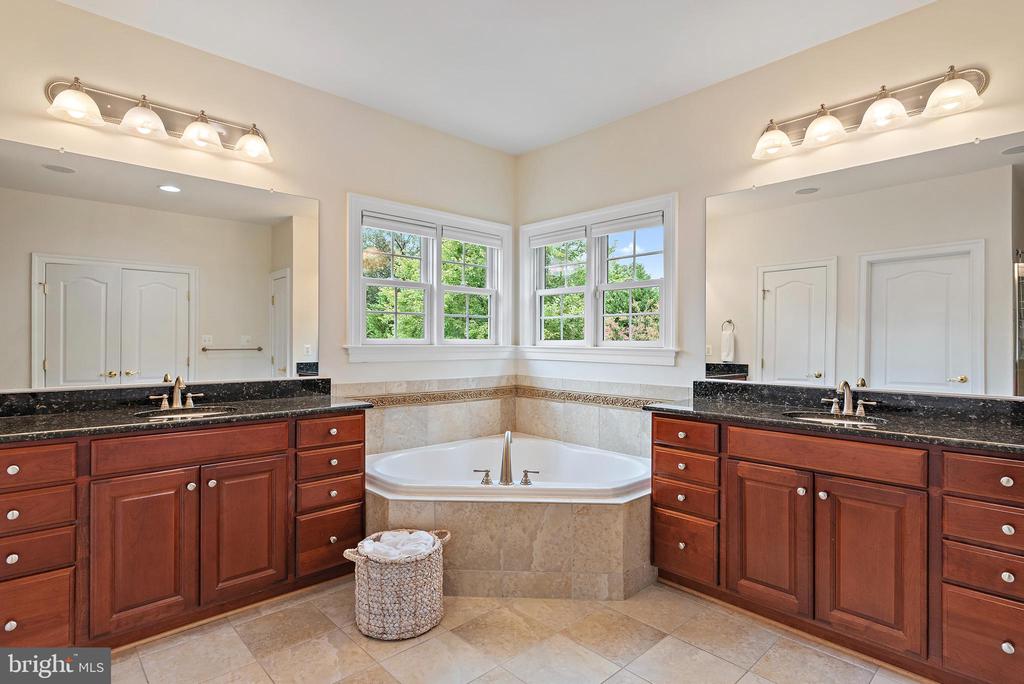 1416 Paddocks Ct