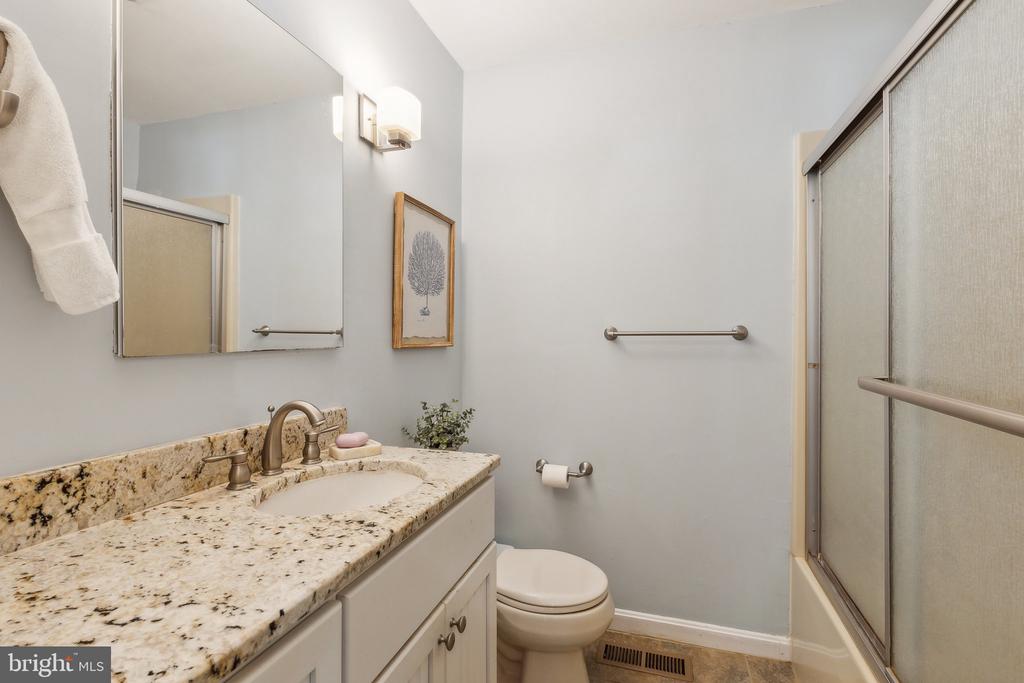 111 Groh Ln