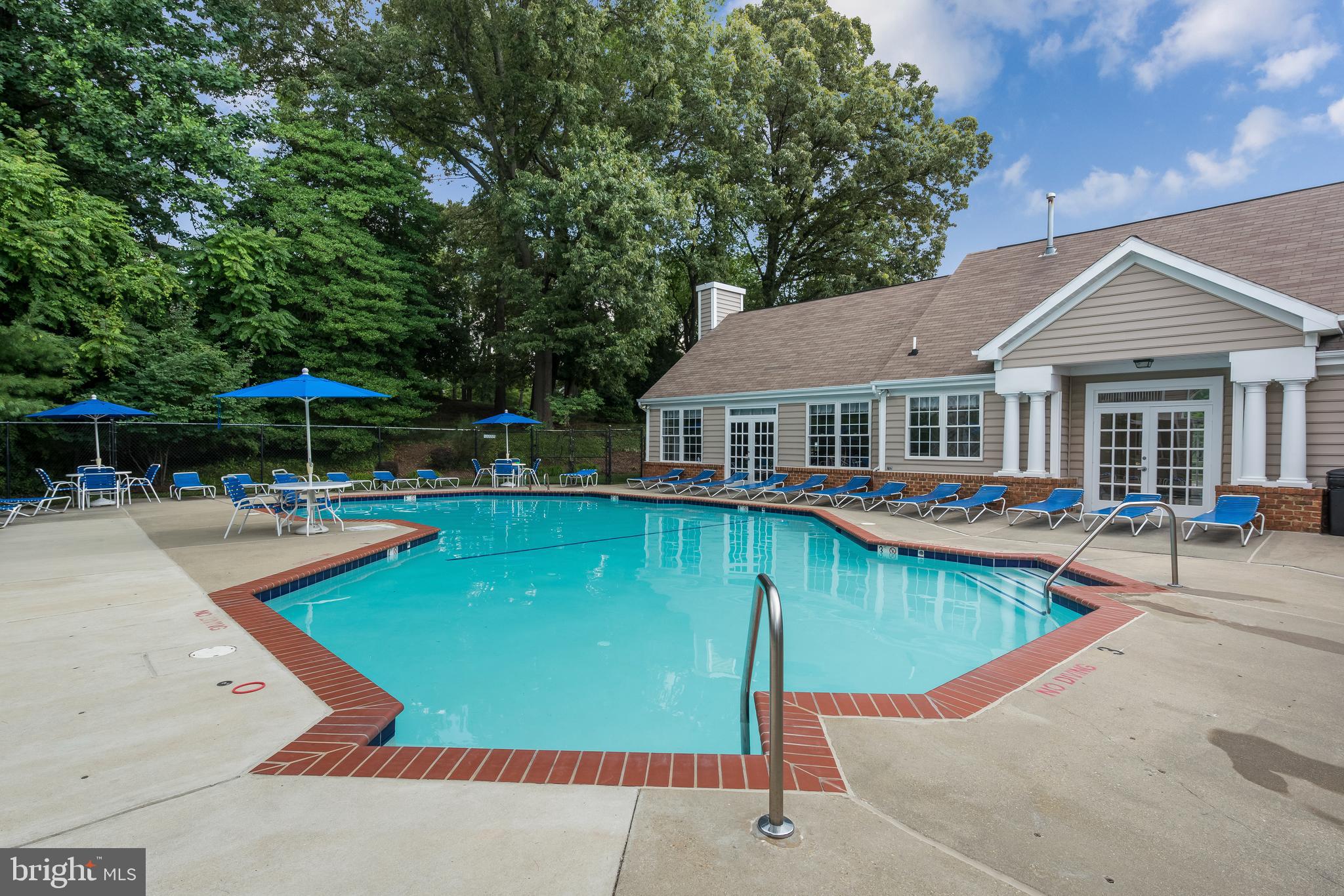 2002 PEGGY STEWART WAY #203