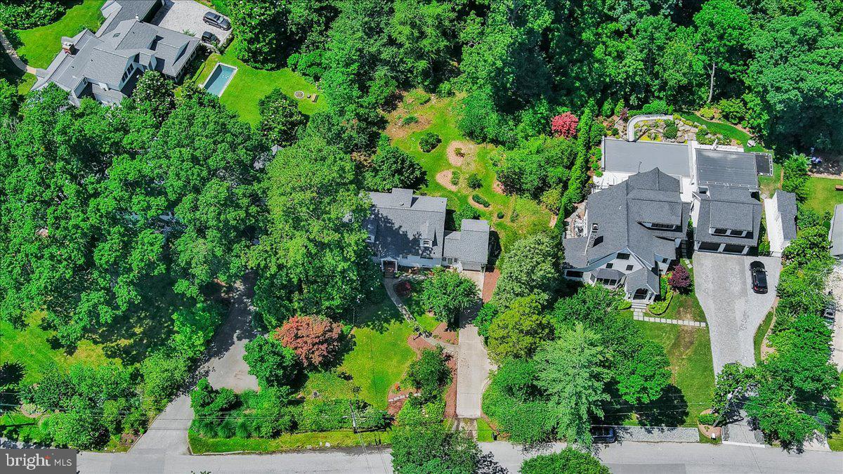 215 Wardour Dr