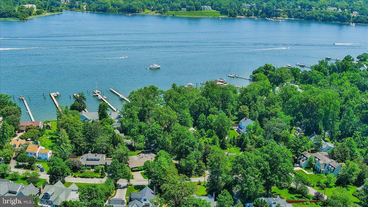 215 Wardour Dr