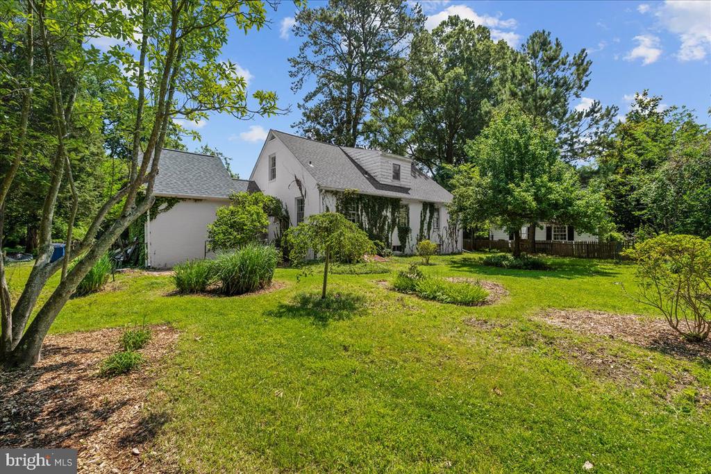 215 Wardour Dr