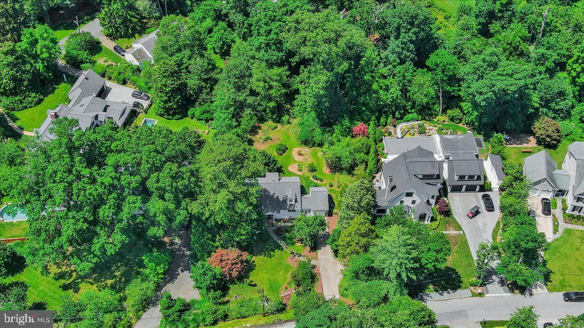 215 Wardour Dr