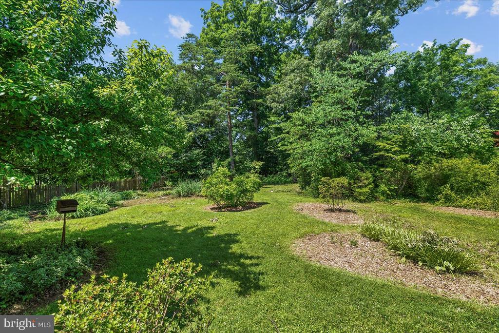 215 Wardour Dr