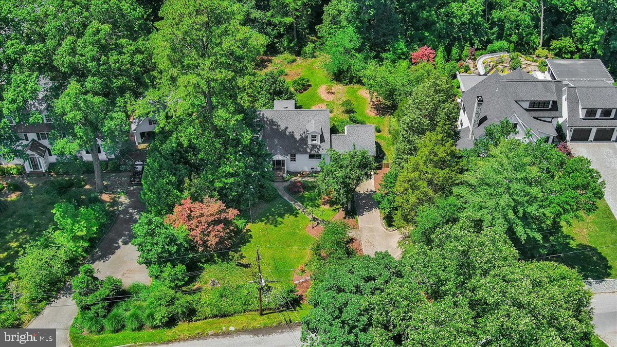 215 Wardour Dr