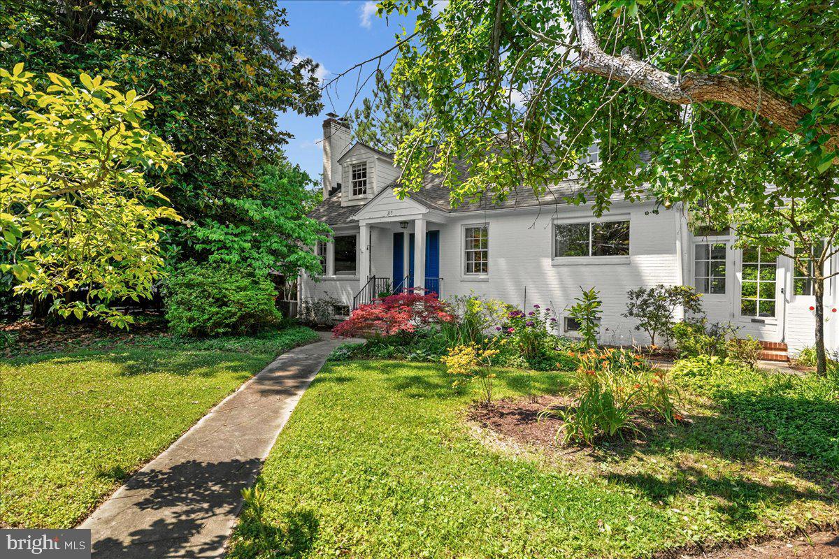 215 Wardour Dr