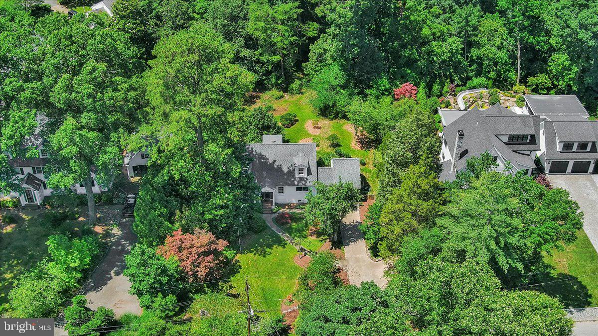 215 Wardour Dr