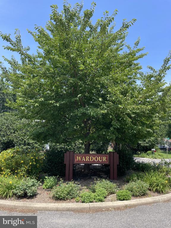 215 Wardour Dr