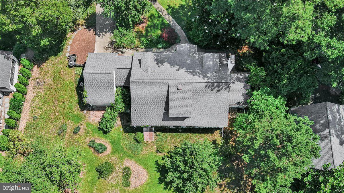 215 Wardour Dr