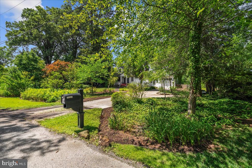 215 Wardour Dr