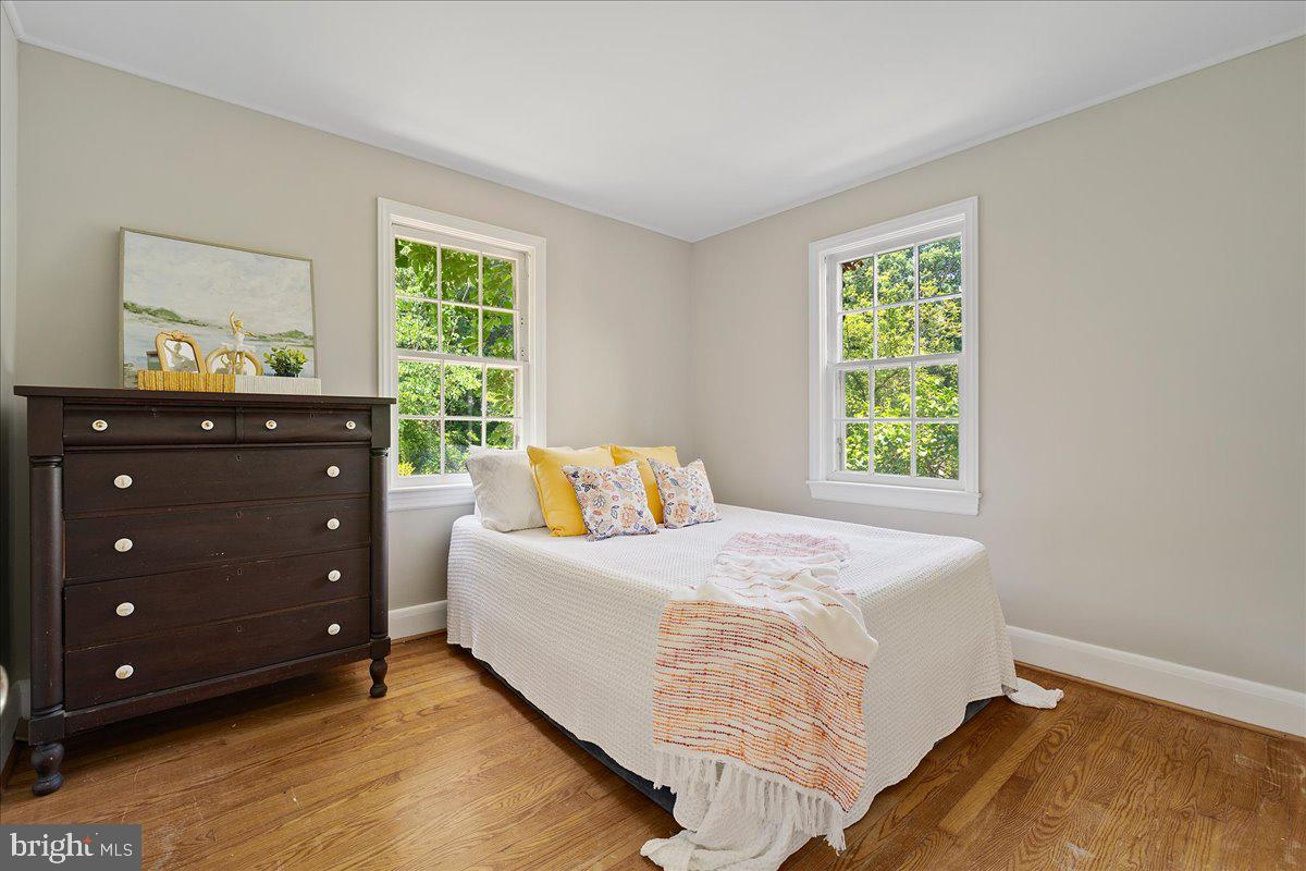 215 Wardour Dr