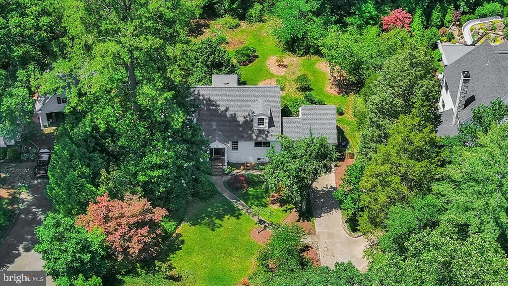 215 Wardour Dr