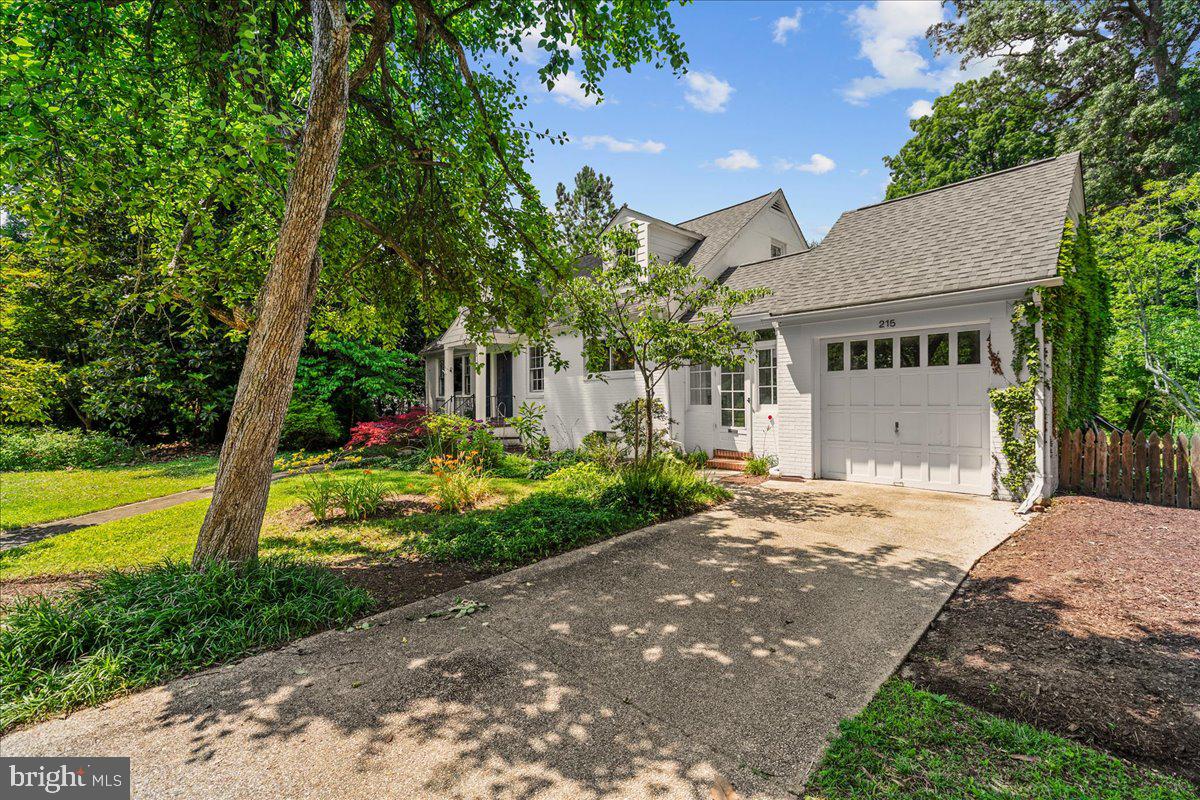 215 Wardour Dr