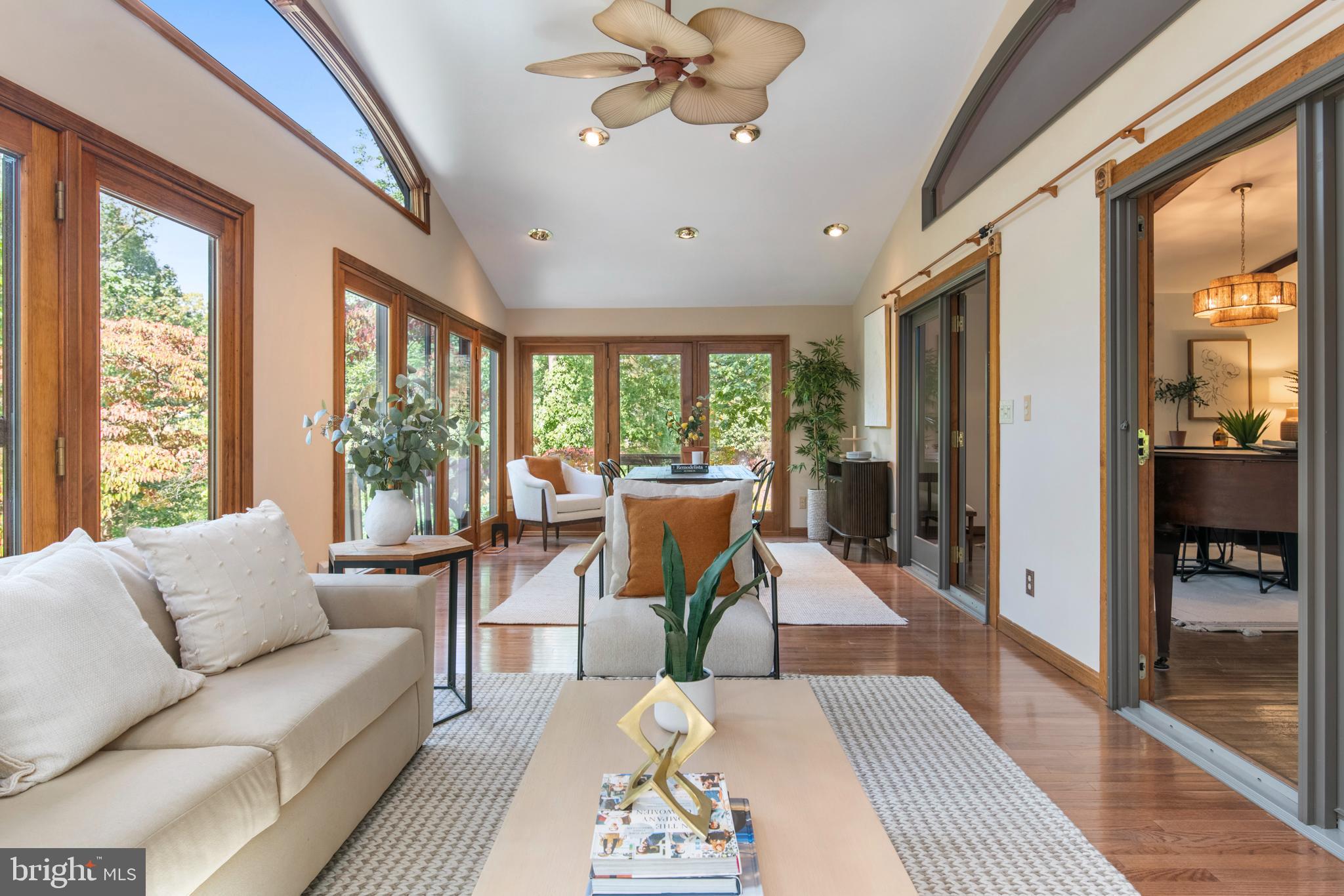 1534 CIRCLE DRIVE
